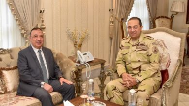 محافظ الإسكندرية يقدم التهنئة للواء أ ح/ هشام حسني حسن لتوليه منصب قائد المنطقة الشمالية العسكرية
