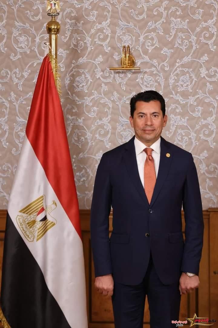 وزير الشباب والرياضة يُقدم التعازي في وفاة والدة وكيل الأزهر الشريف