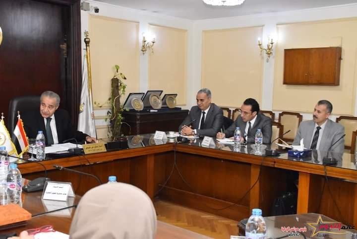 وزير التموين.. تشكيل لجنة عليا بوزارة التموين وذلك لتطبيق منظومة زيادة الإتاحة ووضع السعر علي السلع 2 وزير التموين.. تشكيل لجنة عليا بوزارة التموين وذلك لتطبيق منظومة زيادة الإتاحة ووضع السعر علي السلع