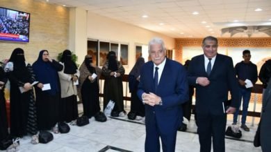 محافظ جنوب سيناء يلتقي عمال النظافة والعمالة المؤقتة (عمال السركي) بطور سيناء