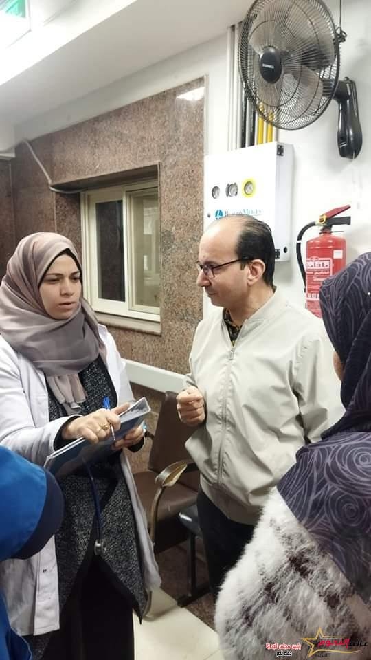 الجزار يجري جولة مرورية داخل مستشفي حميات طوخ مساء أمس