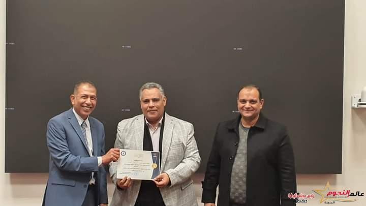 وزارة التنمية المحلية تكرم مدير مركز سيطرة الشبكة الوطنية بأسيوط 