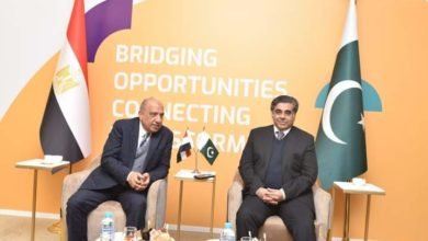 عصمت يبحث مع وزير التجارة الباكستاني سبل تعزيز التعاون وفتح فرص جديدة للاستثمار