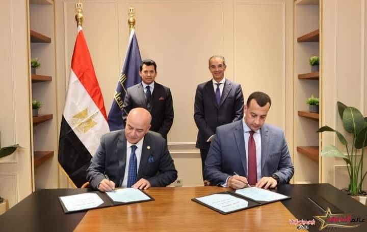 وزيرا الشباب والرياضة والاتصالات وتكنولوجيا المعلومات يشهدان توقيع بروتوكول تعاون لتطوير البنية الأساسية لشبكات الاتصالات 2 وزيرا الشباب والرياضة والاتصالات وتكنولوجيا المعلومات يشهدان توقيع بروتوكول تعاون لتطوير البنية الأساسية لشبكات الاتصالات