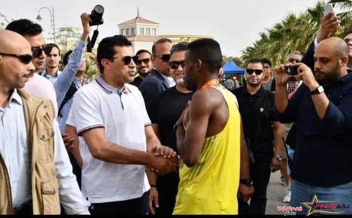 صبحي يُهنئ لاعب المشروع القومي للموهبة لتصدره التصنيف السنوي للتنس 