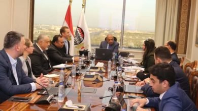 وزير قطاع الأعمال العام يبحث مع وفد البنك الدولي سبل التعاون المشترك