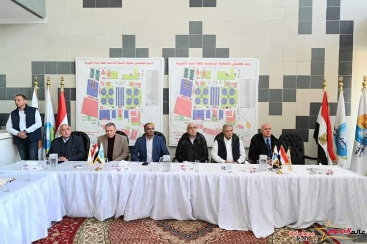 وزير الإسكان يعقد اجتماعا بمحطة مياه الأميرية لمتابعة موقف خدمات مياه الشرب بمحافظة القاهرة