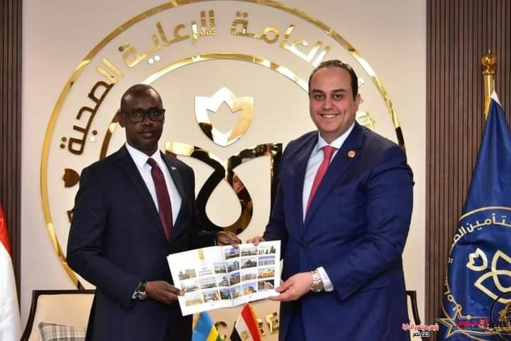 السبكي يبحث التعاون مع سفير رواندا بالقاهرة في مجالات الرعاية الصحية وتعزيز السياحة العلاجية