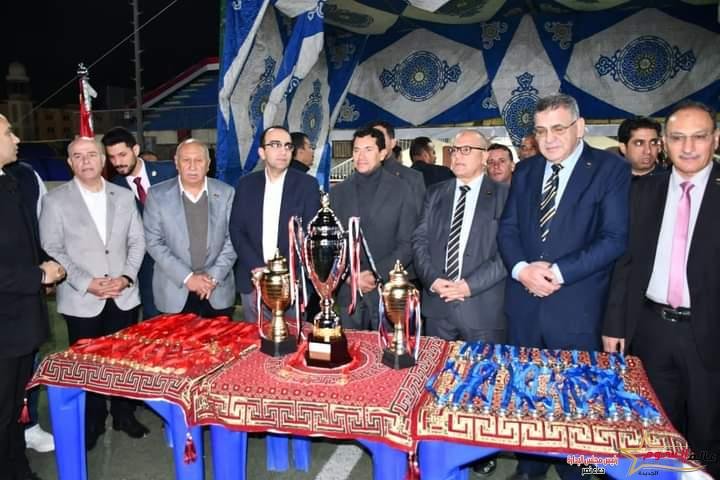 وزير الرياضة يُكرم مركز شباب فايد بعد تتويجه بدوري مراكز الشباب توتال انرجيز بالإسماعيلية 2 وزير الرياضة يُكرم مركز شباب فايد بعد تتويجه بدوري مراكز الشباب توتال انرجيز بالإسماعيلية