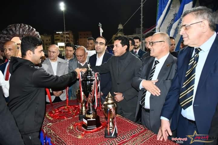 وزير الرياضة يُكرم مركز شباب فايد بعد تتويجه بدوري مراكز الشباب توتال انرجيز بالإسماعيلية 4 وزير الرياضة يُكرم مركز شباب فايد بعد تتويجه بدوري مراكز الشباب توتال انرجيز بالإسماعيلية