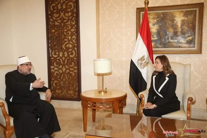 وزارتي الثقافة والأوقاف تحتفيان بإصدار ٢٠٠ عنوان من سلسلة "رؤية" بمعرض الكتاب