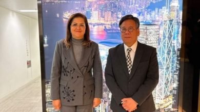 وزيرة التخطيط والتنمية الاقتصادية تدعو وزير التجارة والتنمية الاقتصادية بهونج كونج لزيارة مصر
