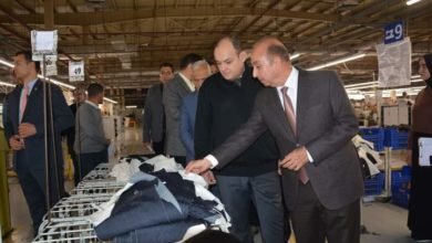 وزير التجارة والصناعة يقوم بجولة تفقدية بالمنطقة الصناعية بالعبور