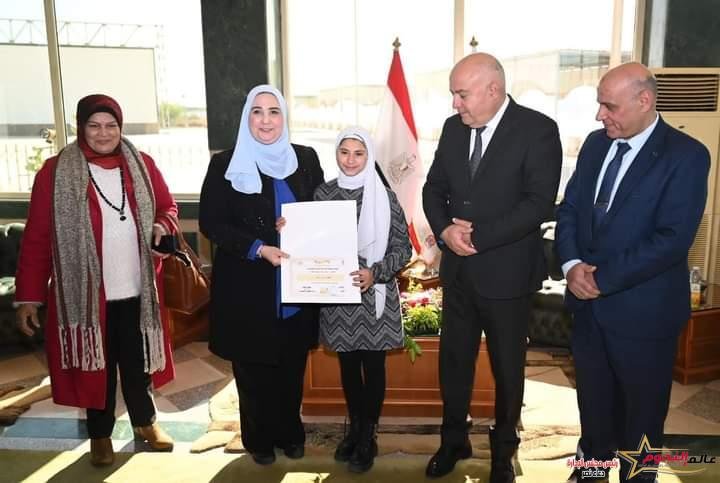وزيرة التضامن الاجتماعي تزور محافظة قنا.. وتكرم 5 من أبناء مصر لحصولهم على مراكز متقدمة في الذكاء الاصطناعي