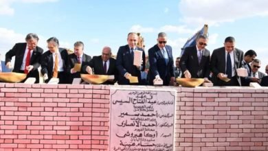 محافظ الفيوم والسفير الياباني والرئيس التنفيذي للهيئة العامة للاستثمار يضعون حجر الأساس لمصنع "يازاكي"
