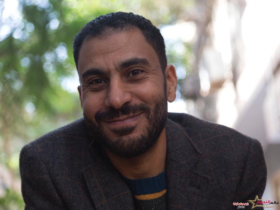 بعد «بلوموندو».. السيناريست حازم ويفي يروي ذكرياته مع 16 فيلماً في كتاب «شكسبير العاشق» 