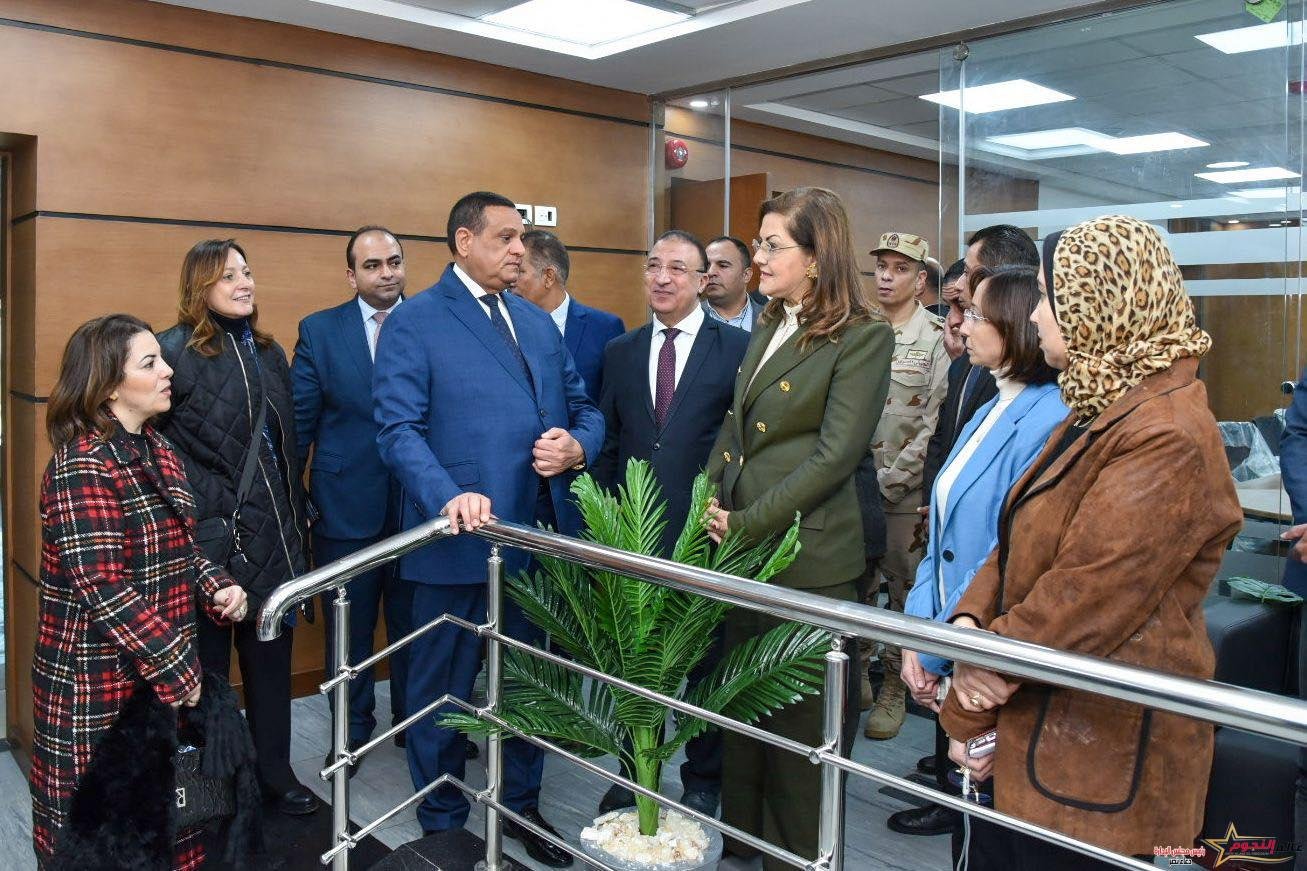 محافظ الإسكندرية ووزيرا التخطيط والتنمية المحلية يتفقدون مركز السيطرة الموحد للشبكة الوطنية للطوارئ والسلامة العامة 4 محافظ الإسكندرية ووزيرا التخطيط والتنمية المحلية يتفقدون مركز السيطرة الموحد للشبكة الوطنية للطوارئ والسلامة العامة