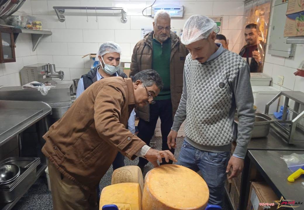 محافظ الإسكندرية يشدد على رؤساء الأحياء باستمرار تكثيف الحملات المُكبرة للتفتيش على المنشآت العامة والأسواق وإزالة الإشغالات بأحياء الثغر