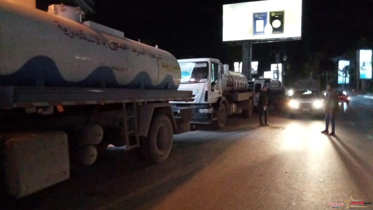 محافظ الإسكندرية: تواجد ميداني لجميع الأجهزة التنفيذية منذ الصباح للتعامل مع تداعيات النوة الحالية