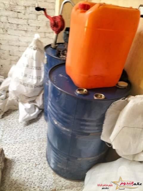 ضبط 3 طن زيت سليكون وجليسرين وملح طعام مجهول المصدر بمصانع مدينة العاشر من رمضان 3 ضبط 3 طن زيت سليكون وجليسرين وملح طعام مجهول المصدر بمصانع مدينة العاشر من رمضان