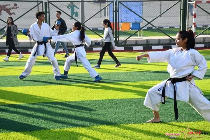 وزير الشباب والرياضة يفتتح مجمع ملاعب " تحيا مصر "بمركز شباب باب الشعرية 