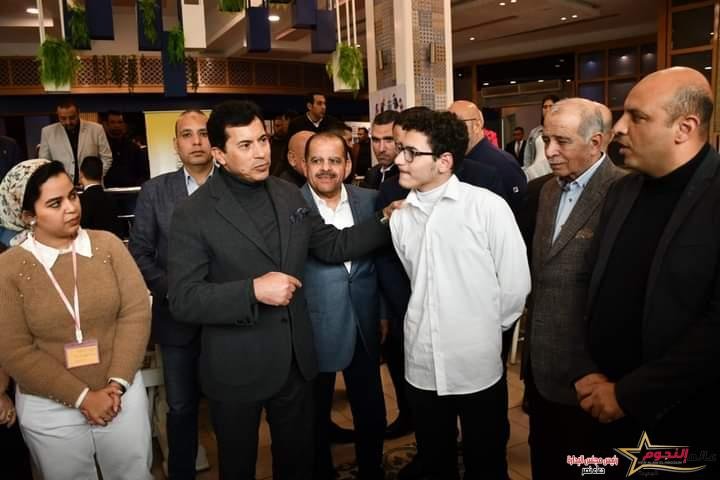 وزير الشباب والرياضة يفتتح عدد من المنشآت داخل نادي جزيرة الورد ويتفقد عدداً من ورش العمل والمعارض