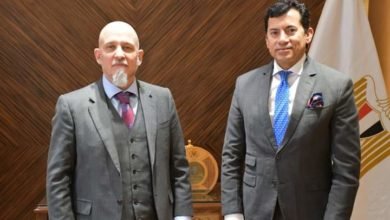 وزير الشباب والرياضة يلتقي سفير الأرجنتين لبحث تعزيز التعاون المشترك بين البلدين