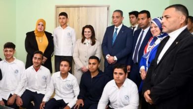 وزيرة الهجرة تتفقد المدرسة الفندقية في قرية دمو بمحافظة الفيوم
