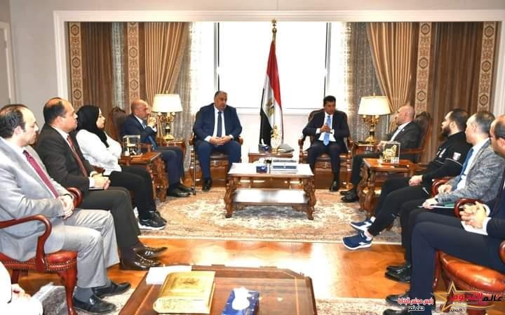 وزير الرياضة يلتقي ثنائي رفع الأثقال سارة سمير وكريم كحلة قبل خوض منافسات دورة الألعاب الأفريقية 2 وزير الرياضة يلتقي ثنائي رفع الأثقال سارة سمير وكريم كحلة قبل خوض منافسات دورة الألعاب الأفريقية