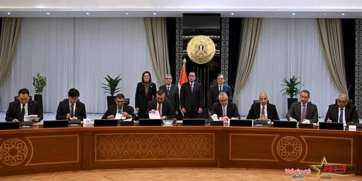 توقيع 7 اتفاقيات مع مطورين عالميين لتنفيذ مشروعات بمجالي الهيدروجين الأخضر والطاقة المتجددة 2 توقيع 7 اتفاقيات مع مطورين عالميين لتنفيذ مشروعات بمجالي الهيدروجين الأخضر والطاقة المتجددة