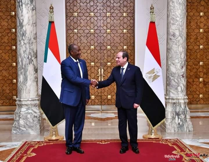 السيسي يستقبل رئيس مجلس السيادة الانتقالي السوداني بمطار القاهرة الدولي 2 السيسي يستقبل رئيس مجلس السيادة الانتقالي السوداني بمطار القاهرة الدولي