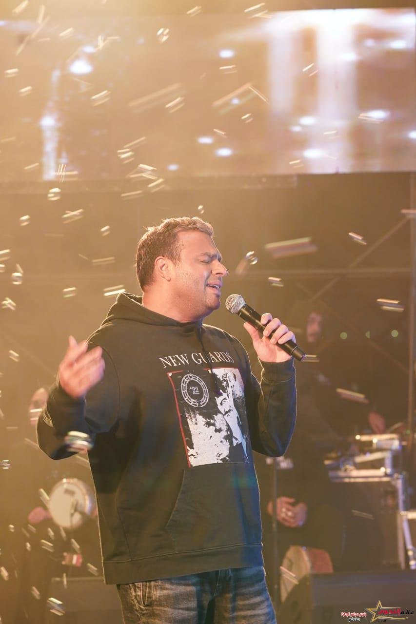 رامي صبري يتألق في حفل عيد الحب ويرفع شعار كامل العدد