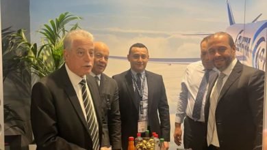 محافظ جنوب سيناء يتفقد جناح مصر للطيران ببورصة برلين السياحية