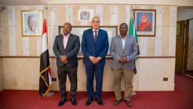 الدكتور سويلم يتقدم بواجب العزاء فى وفاة السيد/ علي حسن مويني رئيس جمهورية تنزانيا المتحدة الأسبق