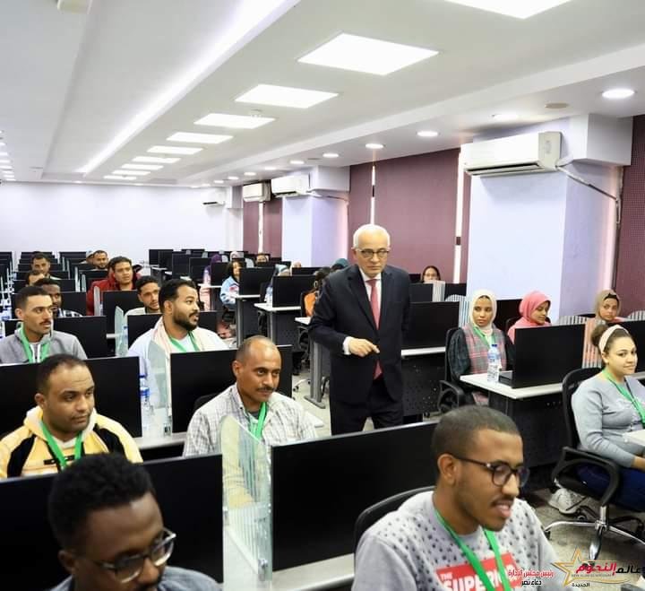 حجازي يتفقد امتحانات المتقدمين لمسابقة شغل أكثر من ١١ ألف وظيفة معلم مساعد 2 حجازي يتفقد امتحانات المتقدمين لمسابقة شغل أكثر من ١١ ألف وظيفة معلم مساعد