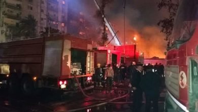 محافظ الجيزة يتواجد ميدانيا لمتابعه جهود رجال الحماية المدنية للسيطرة على حريق باستديو الأهرام بالعمرانية