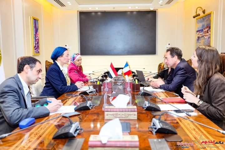 وزيرة البيئة تبحث مع السفير الفرنسى بالقاهرة للتعاون الثنائي في تمويل المناخ والتنوع البيولوجي 2 وزيرة البيئة تبحث مع السفير الفرنسى بالقاهرة للتعاون الثنائي في تمويل المناخ والتنوع البيولوجي