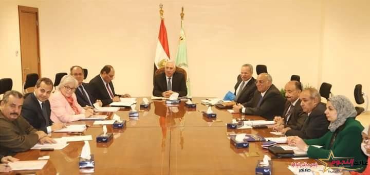 القصير يؤكد على توجيهات فخامة الرئيس السيسي تشجيع التمويل للمشروعات الزراعية للمرأة المعيلة
