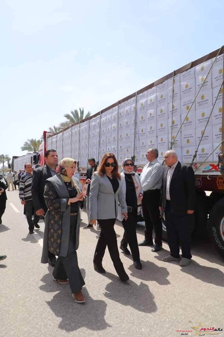 محافظ دمياط تشهد استلام ٥ آلاف كرتونة مواد غذائية فى إطار مبادرة وزارة التضامن الاجتماعي وبنك الطعام المصرى