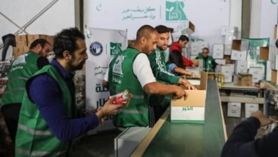 في شهر الخير.. بيراميدز يشارك مؤسسة "مصر الخير" لتعبئة كراتين حملة "إفطار صائم"