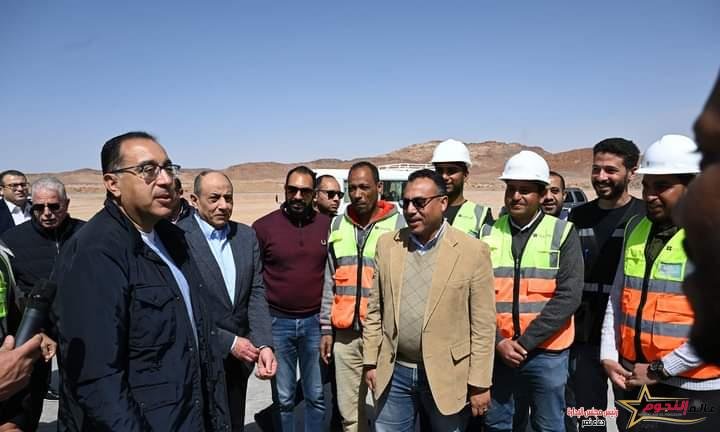 رئيس الوزراء يجرى حوارا مع العاملين بمشروع تطوير وتوسعة مطار سانت كاترين 2 رئيس الوزراء يجرى حوارا مع العاملين بمشروع تطوير وتوسعة مطار سانت كاترين