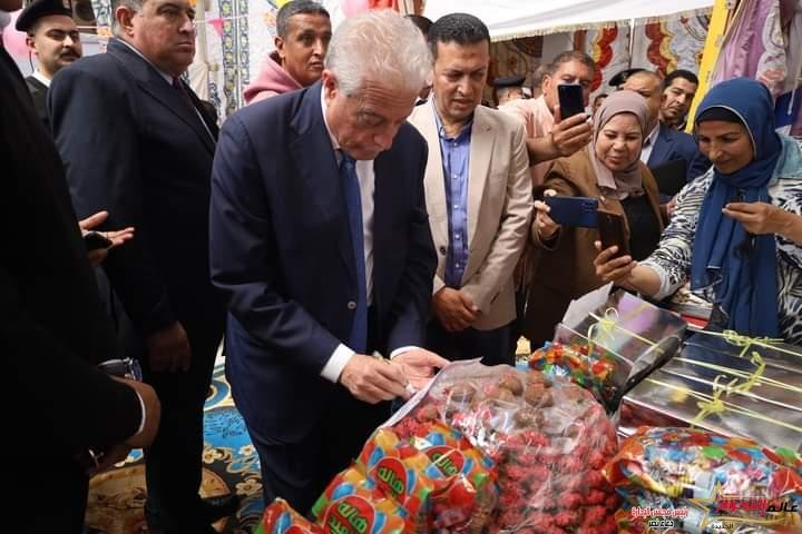 محافظ جنوب سيناء يفتتح معرض "أهلًا بالعيد" بمدينة طور سيناء 2 محافظ جنوب سيناء يفتتح معرض "أهلًا بالعيد" بمدينة طور سيناء