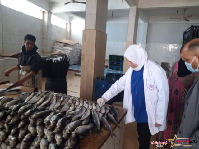 ضبط (٧٠٠ كجم ) أسماك مملحة ومدخنة مجهولة المصدر وغير صالحة للاستهلاك الآدمي خلال الحملات التفتيشية بمراكز محافظة الشرقية 3 ضبط (٧٠٠ كجم ) أسماك مملحة ومدخنة مجهولة المصدر وغير صالحة للاستهلاك الآدمي خلال الحملات التفتيشية بمراكز محافظة الشرقية