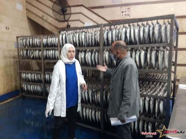 ضبط (٧٠٠ كجم ) أسماك مملحة ومدخنة مجهولة المصدر وغير صالحة للاستهلاك الآدمي خلال الحملات التفتيشية بمراكز محافظة الشرقية 4 ضبط (٧٠٠ كجم ) أسماك مملحة ومدخنة مجهولة المصدر وغير صالحة للاستهلاك الآدمي خلال الحملات التفتيشية بمراكز محافظة الشرقية