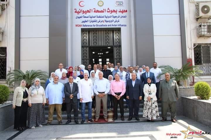 وزير الزراعة يلتقي بالباحثين في معامل معهد صحة الحيوان والمبيدات 1 وزير الزراعة يلتقي بالباحثين في معامل معهد صحة الحيوان والمبيدات