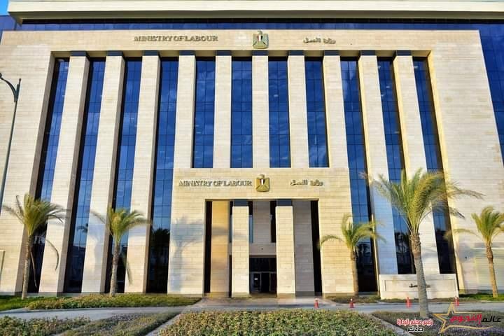 وزارة العمل تُصدر تقريرًا بشأن مكاتب التمثيل العُمالي بالخارج 2 وزارة العمل تُصدر تقريرًا بشأن مكاتب التمثيل العُمالي بالخارج