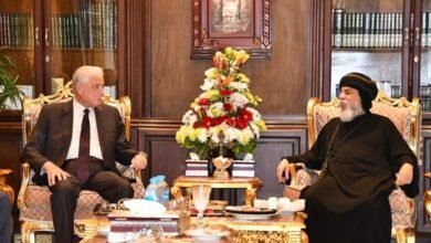 محافظ جنوب سيناء علي رأس وفد من القيادات التنفيذية يهنئ أسقف سيناء الجنوبية بسلامة الوصول