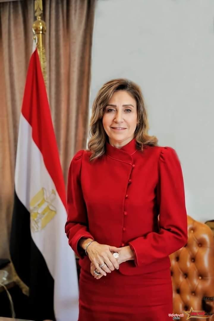 وزيرة الثقافة تعلن برنامج "مصر ضيف شرف" معرض أبوظبي للكتاب