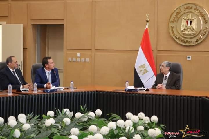 شاكر يشهد توقيع بروتوكول تعاون بين الشركة القابضة لكهرباء مصر وشركة شنايدر اليكتريك مصر