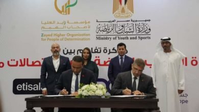 صبحي يشهد مراسم توقيع مذكرة تفاهم بين الوزارة وشركة اتصالات مصر لتوفير خدمة الإنترنت داخل مراكز تخاطب ذوي الهمم